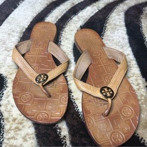 Tory Burch Tan Leather Logo Thong Sandals w gold logo detail, Sz 8m